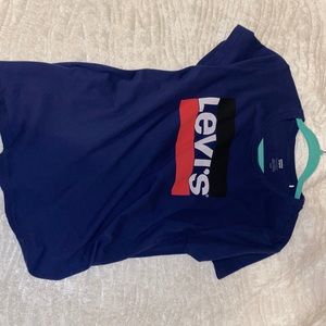 Blue Levi’s t-shirt